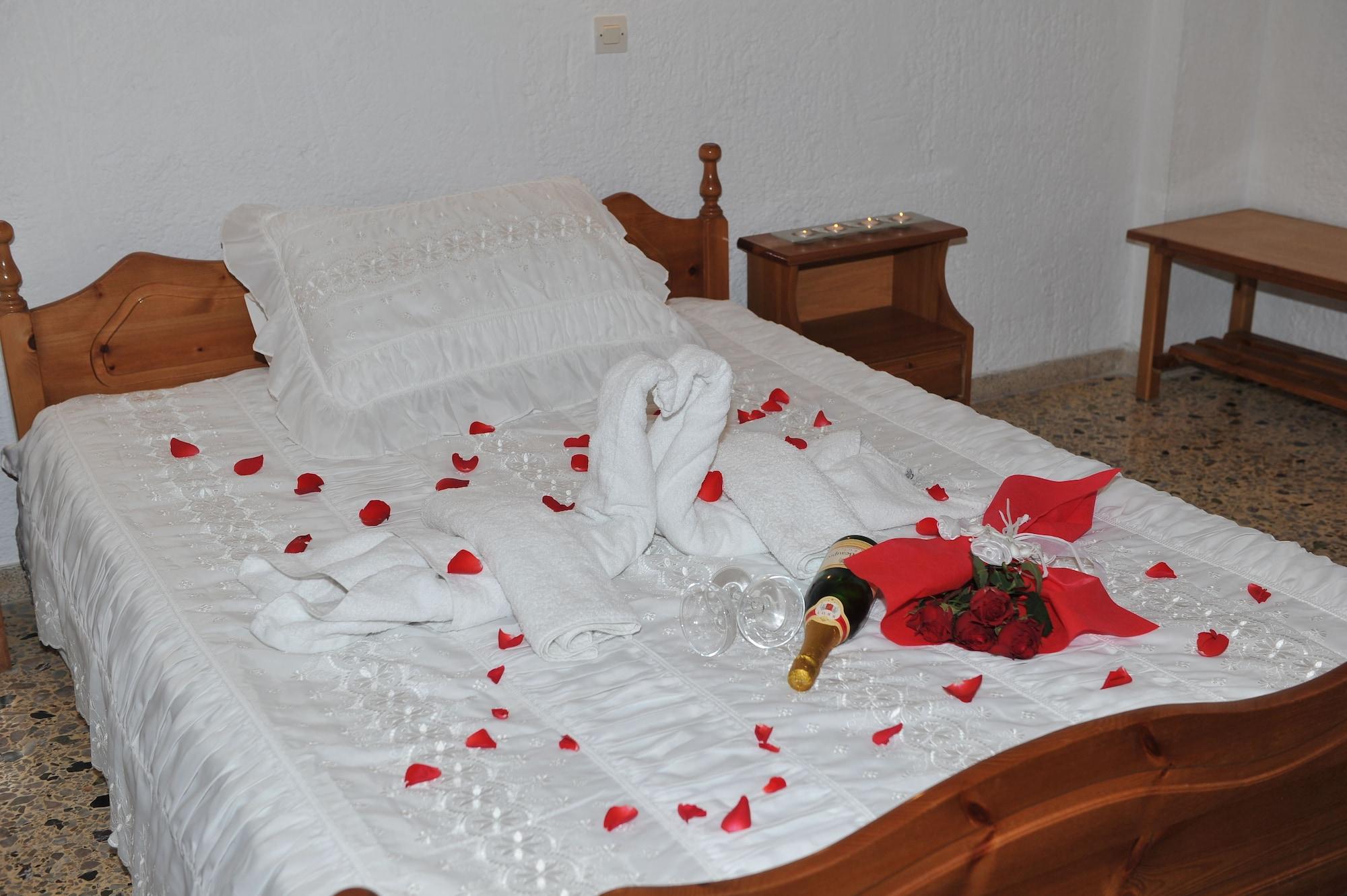 Santa Irini Hotel 佩里萨 外观 照片