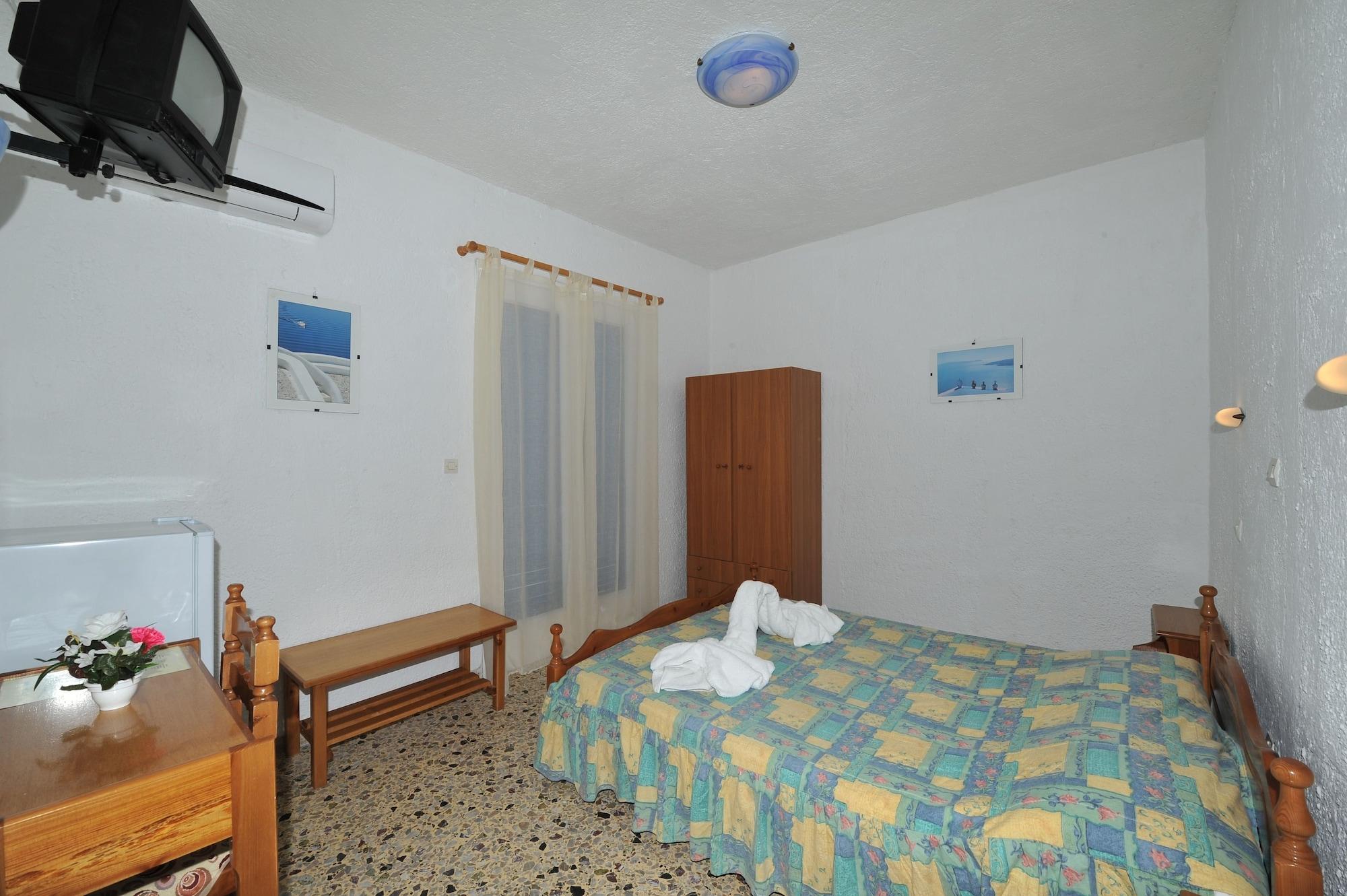 Santa Irini Hotel 佩里萨 外观 照片