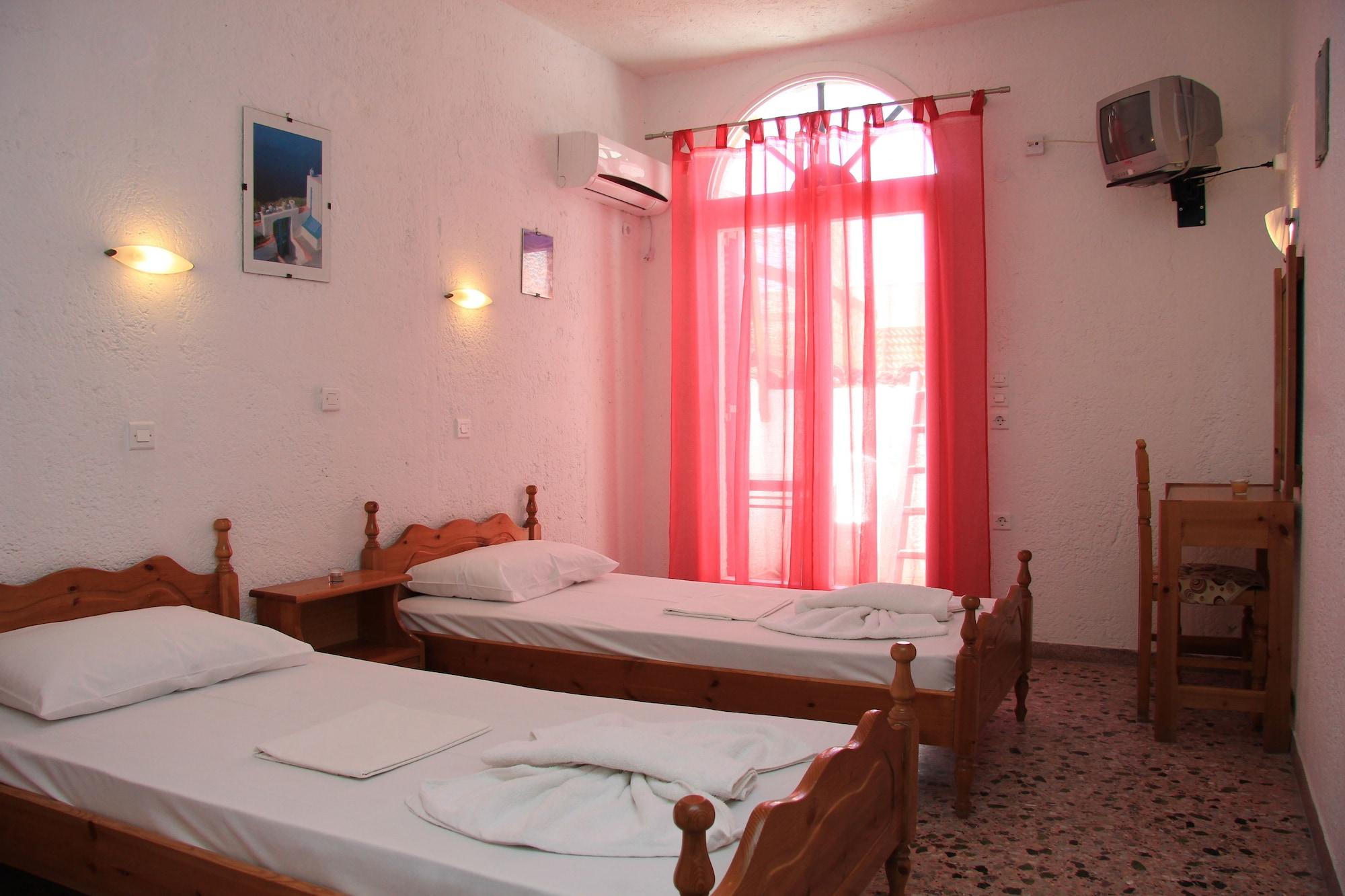 Santa Irini Hotel 佩里萨 外观 照片