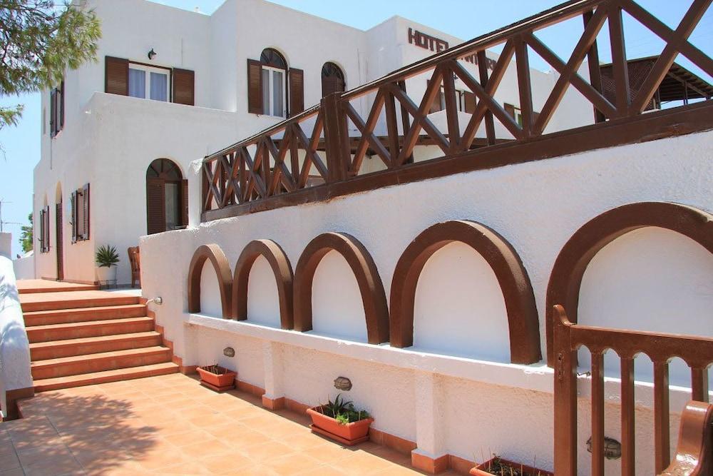 Santa Irini Hotel 佩里萨 外观 照片
