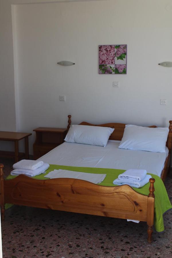 Santa Irini Hotel 佩里萨 外观 照片