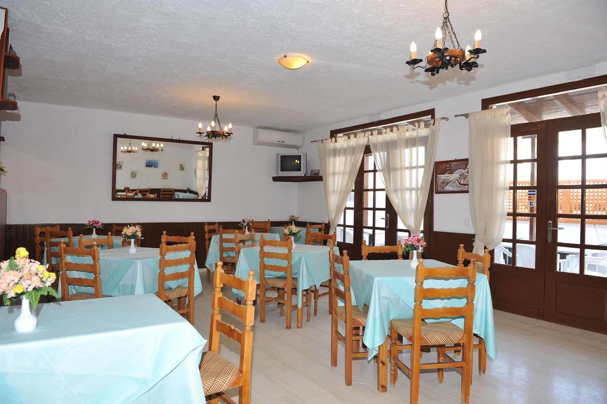 Santa Irini Hotel 佩里萨 外观 照片